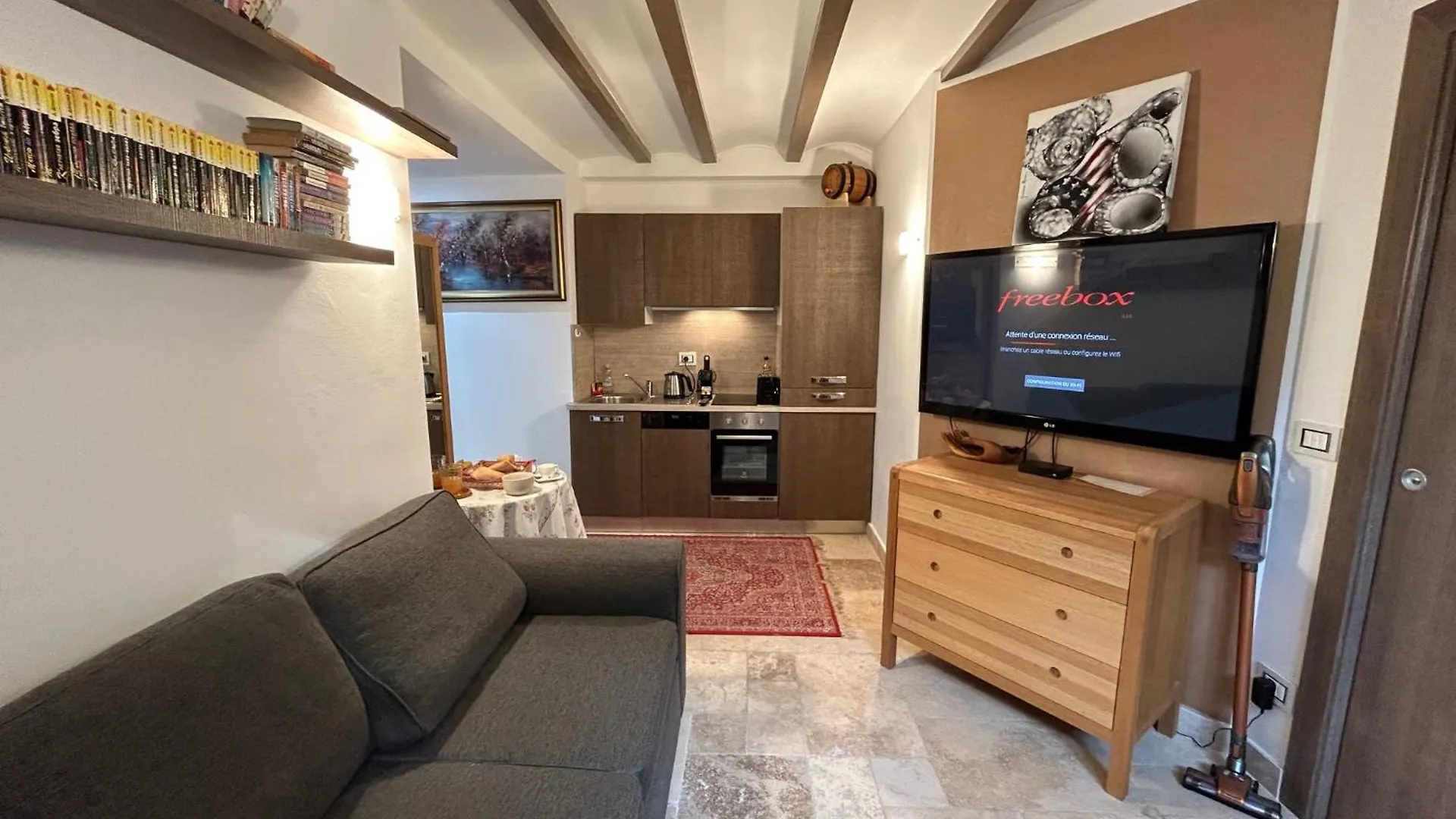 Apartment Superbe Studio Entierement Equipee A 1Min De La Mer A Pieds. Menton Centre